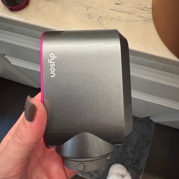 Dyson Airwrap in Nickel/Fuchsia - Picture 4 of 14
